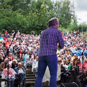 Denken in woorden. de taal gebruiken om zich te uiten en complexe betekenissen te begrijpen.